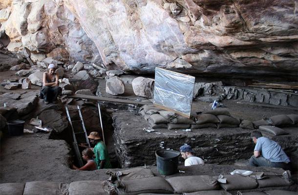 General view of the excavation in Diepkloof Rock Shelter site, South Africa. (V. Mourre, INRAP/CC BY-SA 3.0)