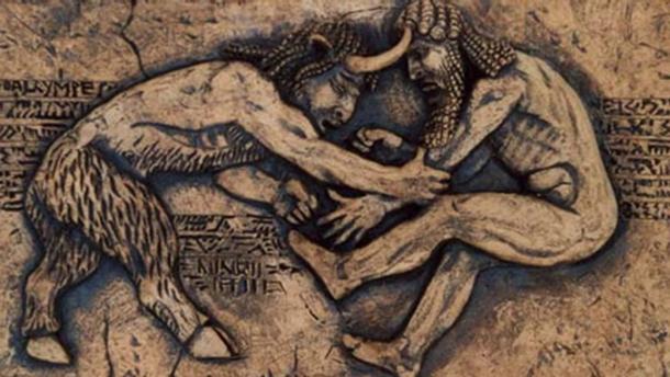 Lucha de Gilgamesh y Enkidu, relieve cerámico moderno. (Imagen: NielDalrymple)
