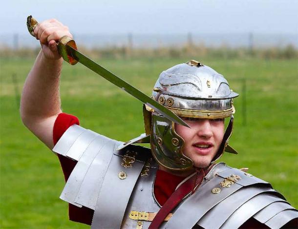 Image of Roman legionary historical reenactor with Gladius sword, taken at the 2007 display of Roman Army Tactics, UK (David Friel / CC BY 2.0)