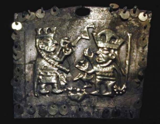 Gold nose clip/ring showing a priestess giving a cup of blood to a bird warrior. ( Proyecto Arqueológico Sipán, Lambayeque )