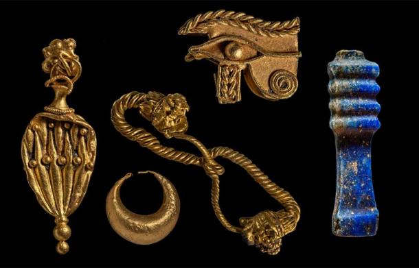 Gold objects, jewelry and a Djed pilar, symbol of stability, made of lapis lazuli were retrieved. Thonis-Heracleion, 5th century BC. Photo: Christoph Gerigk ©Franck Goddio/Hilti Foundation.