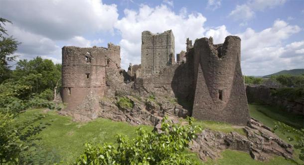 Goodrich Castle in Herefordshire has been hit hard by illegal metal detecting. (david hughes /Adobe Stock)