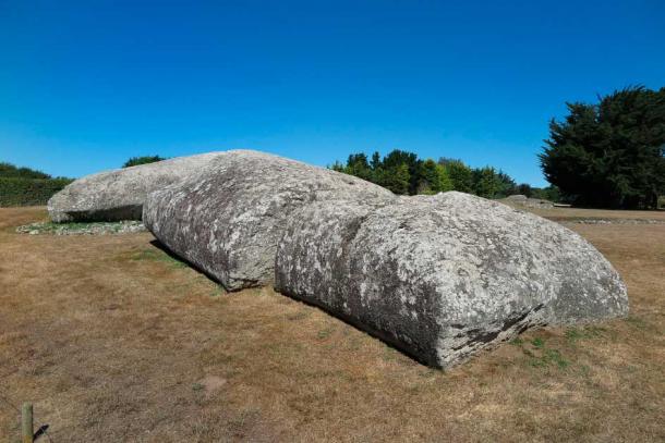 Grand Menhir Brisé, la piedra más grande de Carnac. Fuente: shorty25 / Adobe Stock