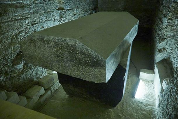 Un sarcófago en el Serapeum, Saqqara, Egipto. (Piedra de vela/Adobe Stock)