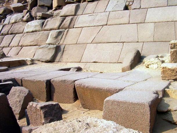 Granite casing stones of Menkaure’s pyramid. (JMCC1 / CC BY-SA 4.0)