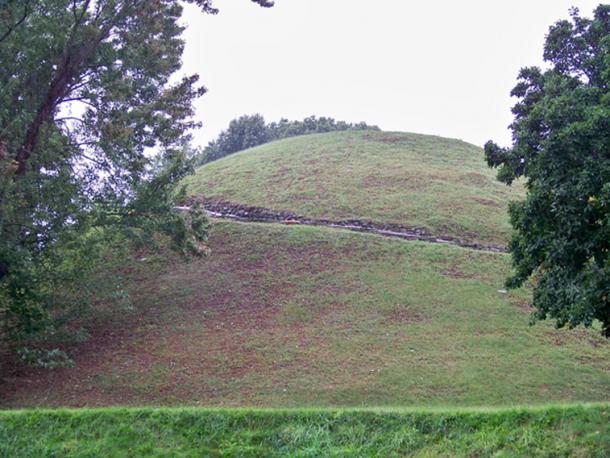 Grave Creek Mound, Moundsville, West Virginia, USA 