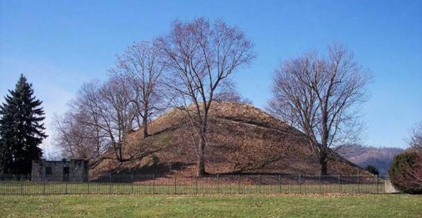 Grave Creek Mound. (Tim Kiser/ CC BY-SA 2.5 )