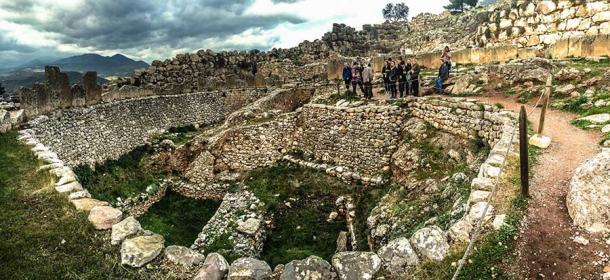 Grave Circle A, at Mycenae in Greece. (Andy Montgomery / CC BY-SA 2.0)