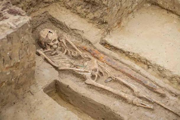 Grave with Sassanian sword (Igor Dikin / Oleg Deripaska’s Volnoe Delo)