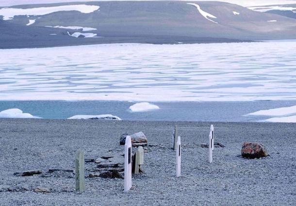 Graves of seamen of John Franklin Expedition from 1845 on Beechey Island, Nunavut, Canada. Buried are three members of the expedition, as well as Thomas Morgan of HMS Investigator who died in 1853 during a research mission, and another unidentified grave. 