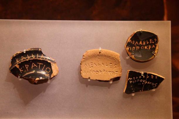 Los antiguos griegos usaban fragmentos de cerámica llamados 