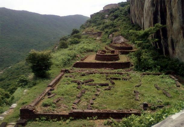 Gurabaktakonda Buddhist Monastery remains at Ramateertham, India (CC BY-SA 3.0)
