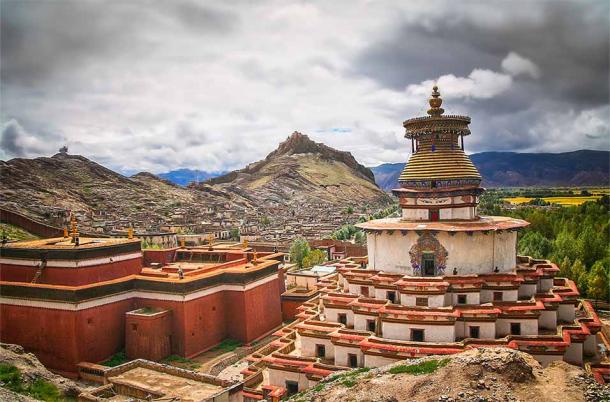 The Gyantse Kumbum is one of ancient Tibet’s most impressive monuments. (Pav-Pro Photography / Adobe Stock)