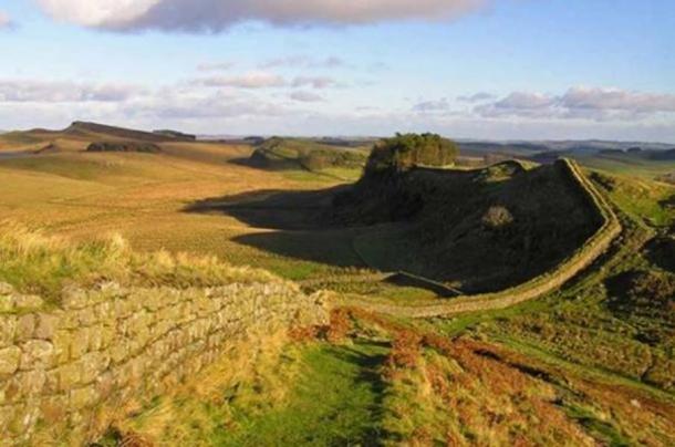 The view along Hadrian's Wall towards Housesteads Roman Fort. (CC BY NC 2.0)