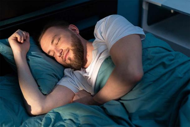 Happy bearded man sleeping. (mtrlin / Adobe Stock)
