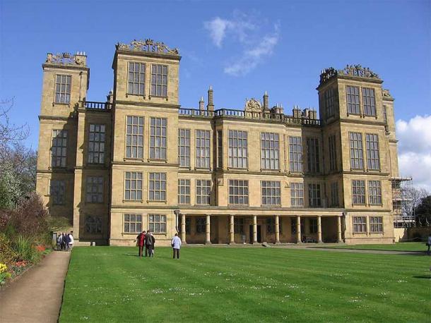 Hardwick Hall in Doe Lea, Derbyshire, England, which was the legacy of wealth and power that Bess of Hardwick left behind. (CC BY-SA 3.0)