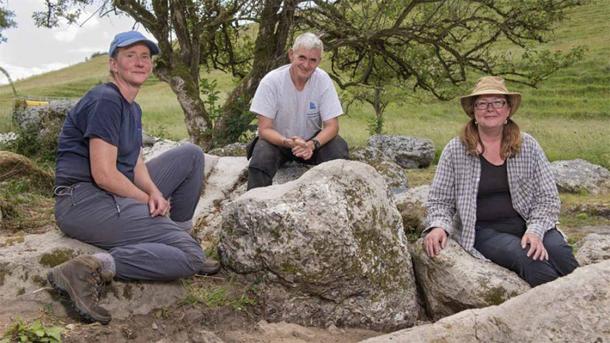 Dr. Hayley Roberts, Jim Rylatt and Dr. Anne Teather from Past Participate found the polishing stone at the Valley of Stones in Dorset. (Past Participate CIC)