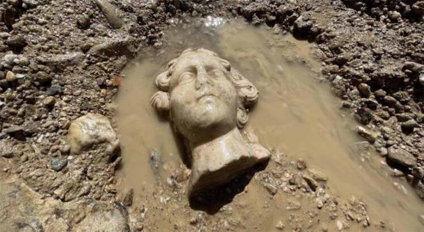 Heads of gods and humans just kept emerging from the mud. (Dumlupınar University)