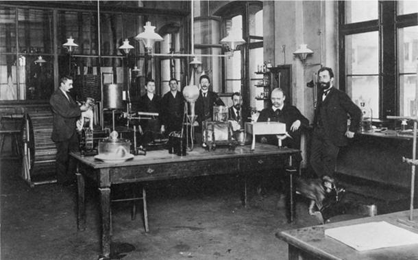 Heinrich Dreser in the Pharmacological Laboratory of Bayer 1897. (Bayer / Public Domain)