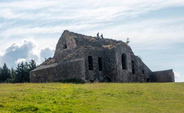 The 18th century Hellfire Club building. (© William Alexander)