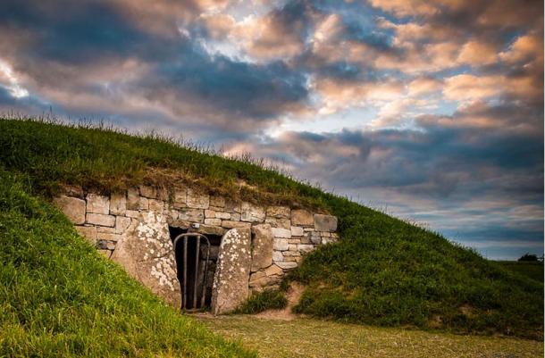 The Hill of Tara is an archaeological complex featuring many ancient monuments, such as the ‘Mound of Hostages’, seen above. In tradition Hill of Tara is known as the seat of the High Kings of Ireland.
