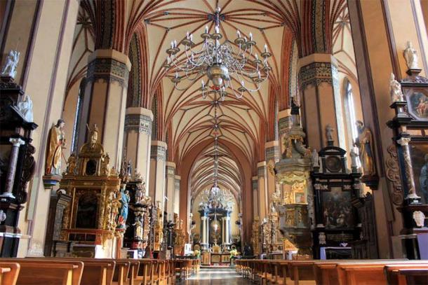 Историците смятат, че Коперник е бил погребан близо до определен олтар в катедралата Фромборк.  (Джулиан Ника / CC BY SA 3.0)