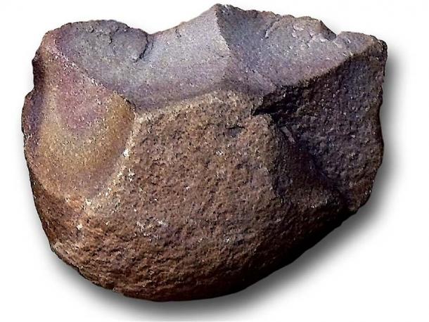 Homo erectus, who are classed as archaic humans, living at the Revadim site in Israel, made new tools that were sharper, easier to handle, and generally more sophisticated than the earlier blunter, bulkier Oldowan stone chopper shown here. Oldowan choppers like this one only went “extinct” about one million years ago. (Locutus Borg / Public domain)