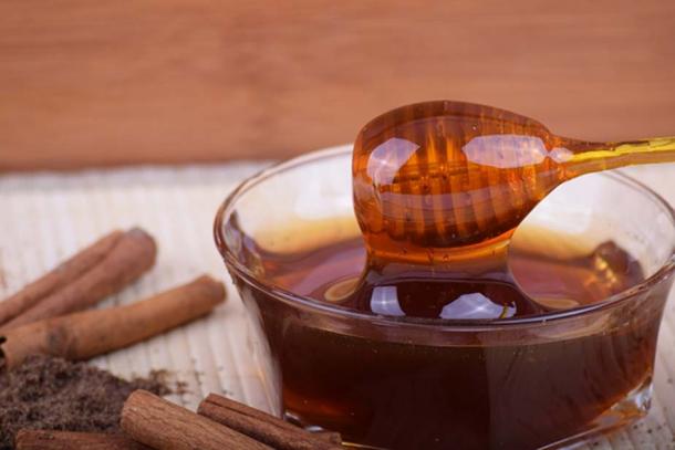 Honey is featured in more than 900 ancient Egyptian recipes (public domain)