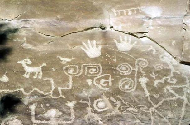 A Hopi petroglyph in Mesa Verde National Park. The boxy spiral shape near the center of the photo likely represents the sipapu, the place where the Hopi emerged from the earth in their creation story.