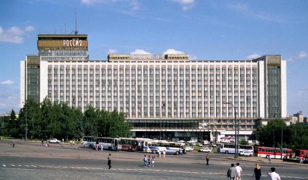 The Hotel Rossiya, which stood in the Zaryadie district, under which the old road has been excavated. The hotel was demolished in 2006.