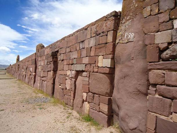 Huge fortified walls at Tiahuanaco. (CC BY-NC 2.0)