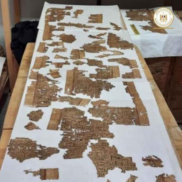 Secciones del papiro de 4 metros de largo encontrado en Saqqara. Crédito: Ministerio de Turismo y Antigüedades