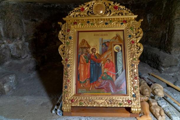 Illustration in the tomb of Lazarus showing Jesus resurrecting Lazarus.