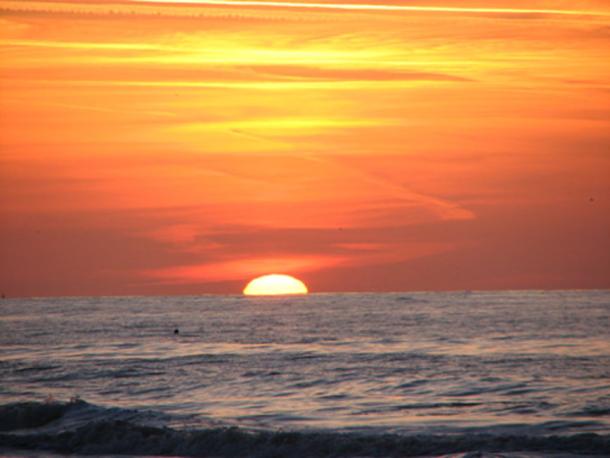 In a then uncharted part of the world the sailors saw the sun rise and set in the wrong part of the sky. (fdecomite/CC BY 2.0) This was one of the first clear indications the world is not flat.