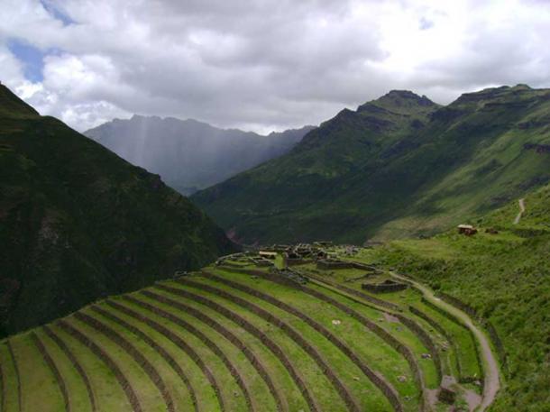 Inca terraces at P'isaq. (Public Domain)
