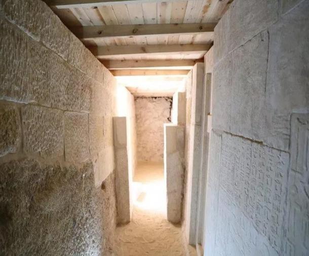 Inscripciones encontradas en las paredes de una de las tumbas de la meseta de Giza