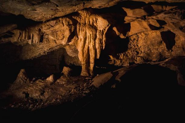Mammoth Cave: An Underground Attraction That Sparked a War in Kentucky ...