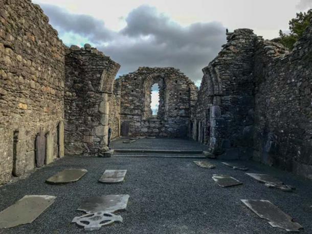 Inside the remains of a church in the monastic city. (Ioannis Syrigos)