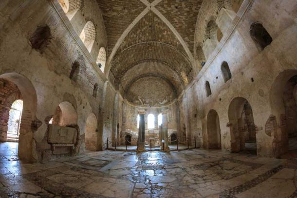 Interior de la Iglesia de San Nicolás de Myra en Demre, Turquía.  (erikzunec / Adobe Stock)