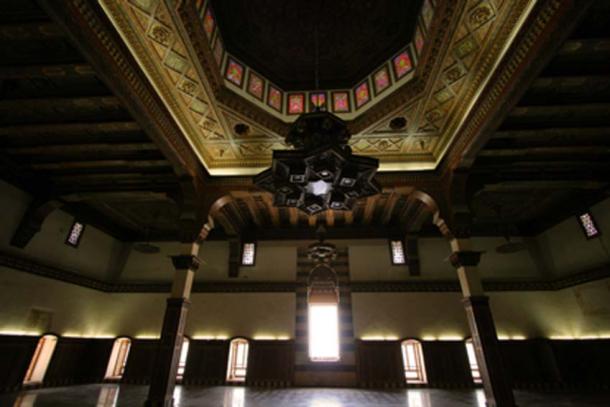 Interior of the citadel of Aleppo (thomashlavac / Adobe Stock)