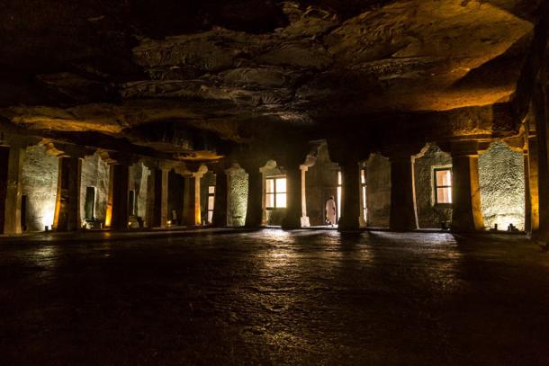 Interior de una de las cuevas de Ajanta en India.  (matiplanas / Adobe Stock)