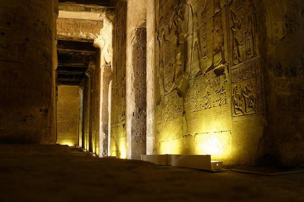 Interior del templo de Seti I en Abydos con sus magníficas esculturas. (Vyacheslav Argenberg / CC BY 4.0)