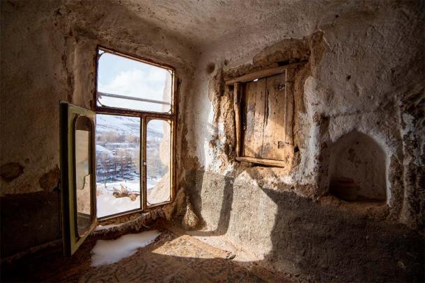 Interior of one of the cave houses in the famous Kandovan village. (Mazur Travel/Adobe Stock)
