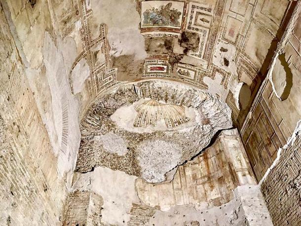Interior from the Domus Aurea, or Golden Palace, where Nero’s revolving dining room was discovered. (Andy / CC BY-SA 2.0)