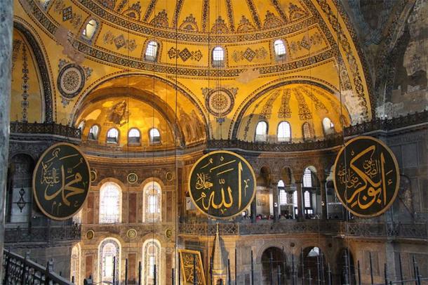 Interior of Hagia Sophia, Istanbul, Turkey, with signs with the names of Muhammad, Allah and Abu Bakr (from left to right). (CC BY-SA 3.0)