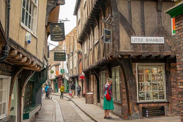Intersection of Shambles and Little Shambles streets, York. (Peter K Burian/CC BY SA 4.0) You can see the wide window sills on some buildings, on which the meat was displayed, still remain.
