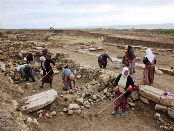 Araştırmacılar, antik Trakya şehri Heraion Teikhos'un bir bölümünü kazıyorlar. (Süleymanpaşa Belediyesi)