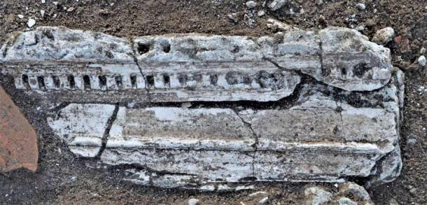 Ionian moulding from the wall decoration of the temple shaped space. (Imathia Ephorate of Antiquities)