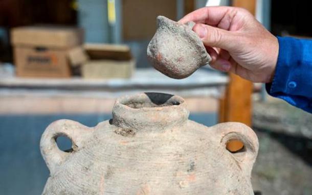 Jar with stopper found at Byzantine-era winery in Yavne. (Yaniv Berman / Israel Antiquities Authority)