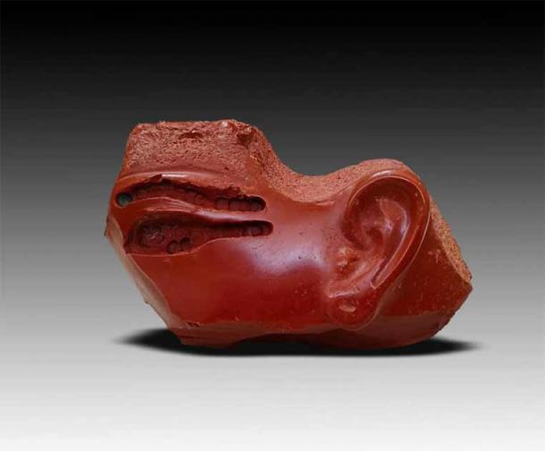 Artefacto de piedra de jaspe descubierto durante las excavaciones de Heliópolis. (Ministerio de Turismo y Antigüedades - Egipto)